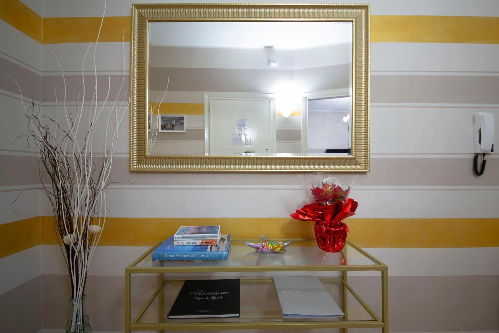 Ferienwohnung Sirmione4U - Domus By The Castle Exterior foto